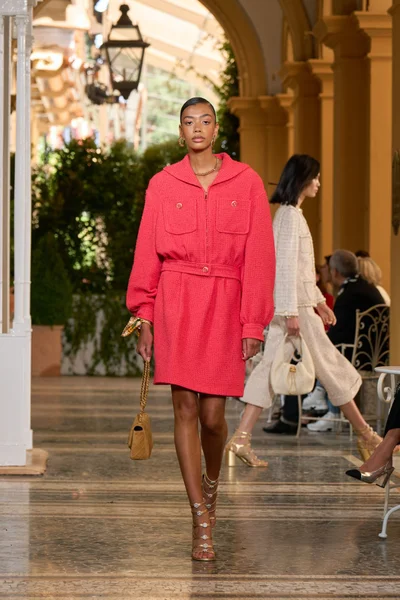 Look 12